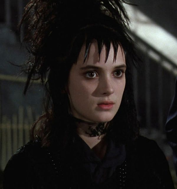 elepeints's tweet photo. Watched Beetlejuice 2 for the second time and I kept getting distracted by Lydia's bangs😭
They used to look like regular bangs just gathered into spikes but now they look like they got chopped into triangles lmaoo https://t.co/x4sfjQpLpE