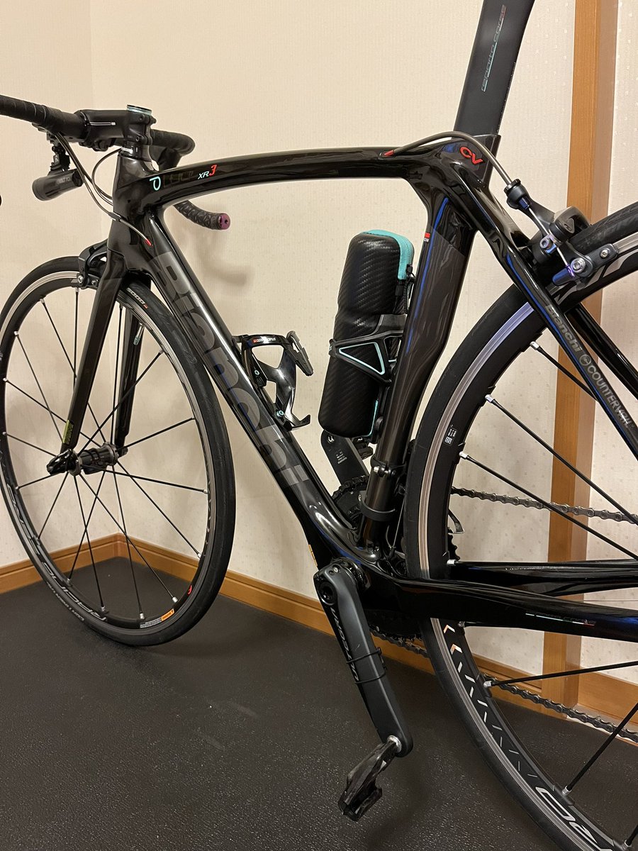 BlackBianchi's tweet photo. 近頃チャラチャラしてたのでディレイラー調整に挑戦。参考にしたのはGCN Japanの動画。しかしフロントの調整に苦戦。4、5回最初からやり直して尚正解がよく分からない。ま、不具合なく走れたら善しとしよう。疲れたー😓 https://t.co/8rwU2ANNkn