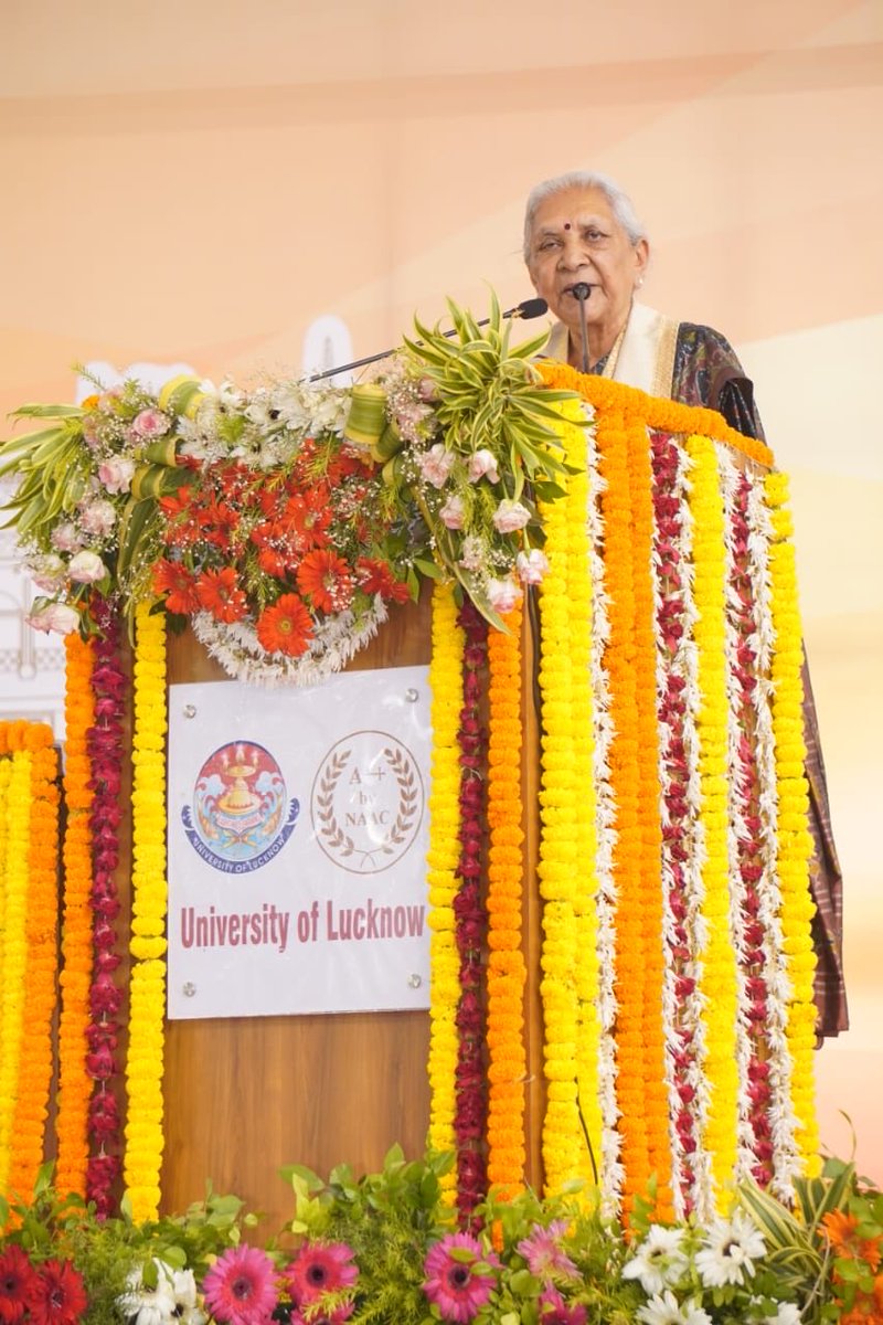profalokkumar's tweet photo. लखनऊ विश्वविद्यालय के ६७वें दीक्षान्त समारोह में माननीया राज्यपाल उत्तर प्रदेश श्रीमती आनंदीबेन पटेल ने अध्यक्षीय उद्बोधन दिया। इस अवसर पर १ लाख ६ हज़ार से ज़्यादा विद्यार्थियों के डिजिलॉकर अकाउंट में डिग्री तथा मार्कशीट स्थानांतरित की गई। https://t.co/spa9JzExHS