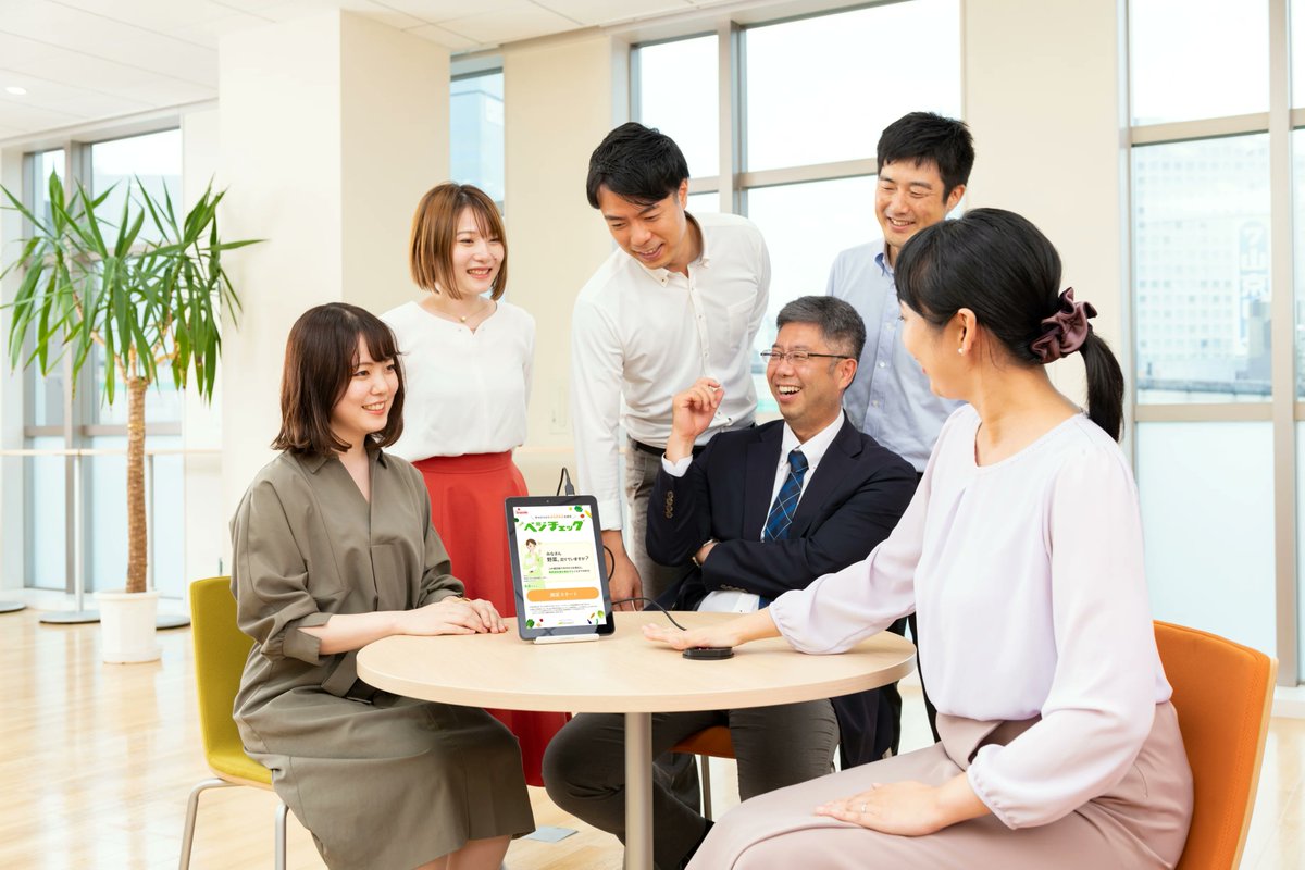 野菜ジュース飲み放題で
週一出社なのに年収900万超えの
超ホワイト企業に転職したい..
↓
・初任給：22.7万円
・平均年収：930万円
・ボーナス7ヶ月分：約263万円
↓
週1出社で家でゴロゴロできるのに..
↓
5~22時の間ならいつ働いてもOK
↓
平均残業時間たったの10.3時間
↓