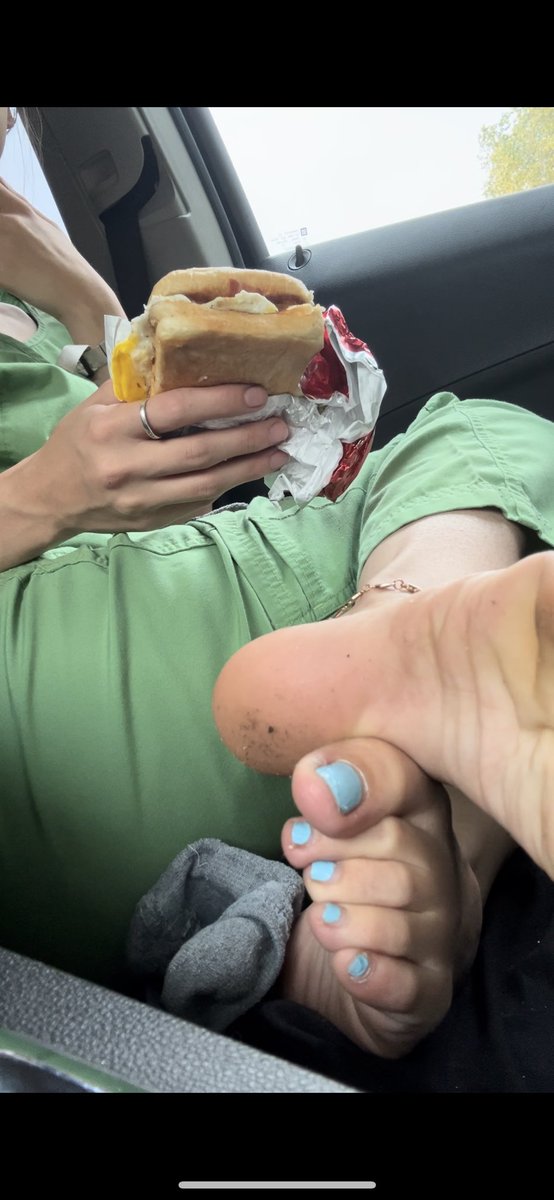 KbAbyros3's tweet photo. Which would you have in your mouth first๐๐คญ
#feet #soles #toes #goddess #findom #WhaleSend #degradation #humiliation #footSlave https://t.co/0DUVhADXkC
