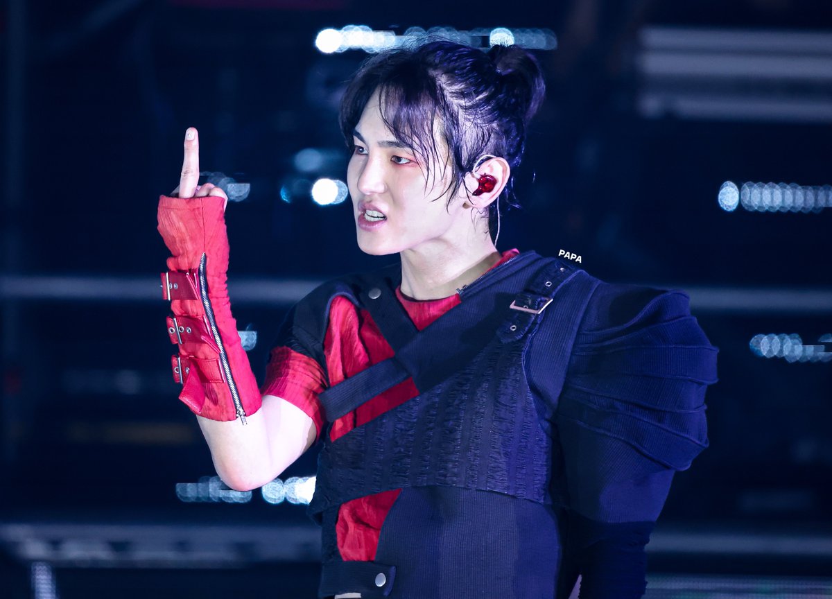 h__papa's tweet photo. 240914-15 KEYLAND ON : AND ON <#>

🖕🏻whatever🖕🏻

#샤이니 #키 #SHINee #KEY #파파의_순간포착 https://t.co/QBSPh2eoTw