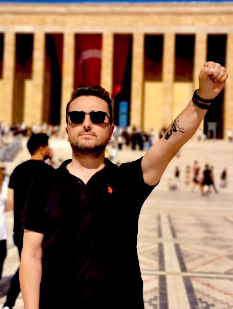 Bugün Oğuzhan’ın(<a href="/oguzzatsiz/">Oğuzhan Atsız</a>) doğum günüdür.
Oğuzhan 15 gündür tutuqlu və heçbir xəbər yoxdur. Kimsə haqqını savunmur..
#FreeOğuzhanAtsız