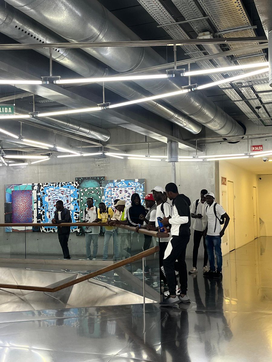 Accem_ong's tweet image. Un grupo de personas acogidas en el #CAED de Alcalá de Henares participó en una visita guiada por el edificio CaixaForum, una oportunidad para conocer de primera mano un espacio emblemático e importante en el mundo de la cultura. #AcogemosEIntegramos