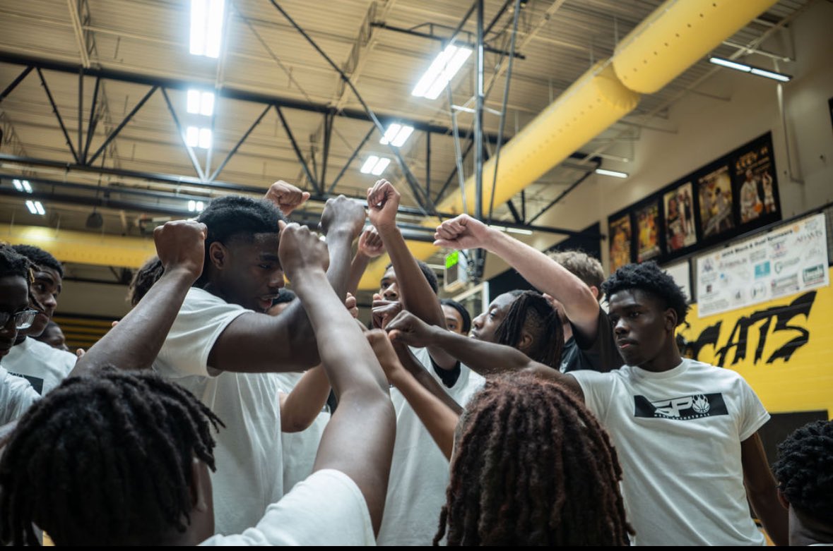 leegacyhoops1's tweet photo. You either SEA it or you don’t 🐾 #SEAIt #Committothearea #SP https://t.co/ikRyCVwJw0