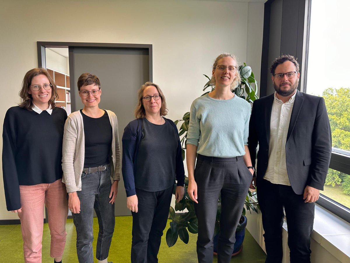 Today we met to discuss our papers using Interpretive Process Tracing &amp; prepare a Special Issue ed. by @joh_kuhlmann &amp; myself. It was great exchanging ideas &amp; seeing how IPT is applied in practice. Thank you for coming to Bielefeld Chris Smith,@MunchSybille ,@HvanMeegdenburg!