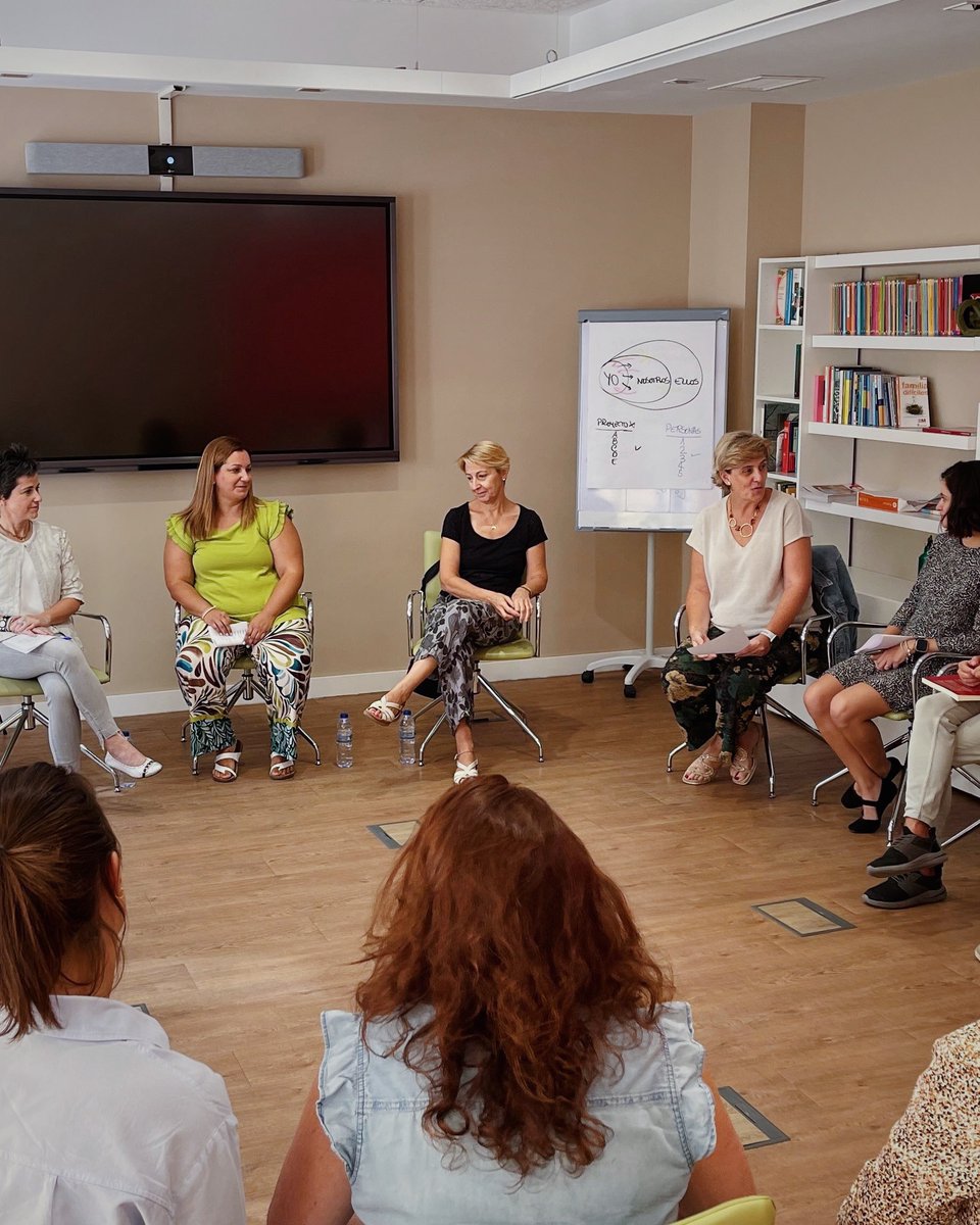 📚 El pasado viernes, nuestros educadores noveles de la FEyE finalizaron 3 años de formación y acompañamiento, reafirmando su compromiso con la educación. 🙌✨ Reflexiones, aprendizajes y gratitud marcaron esta jornada llena de inspiración. ¡Gracias a todos! 💛🌱 #colegiosFEyE