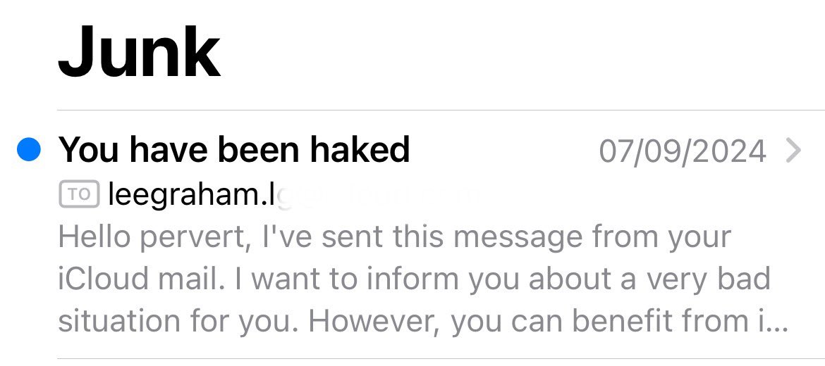 leepg's tweet image. These “hakers” really could do with some tips from my business, @RealwordsUK. Maybe tell me what the situation is before explaining how I can get out of it. I guess “Hello pervert” gives me a clue 😂