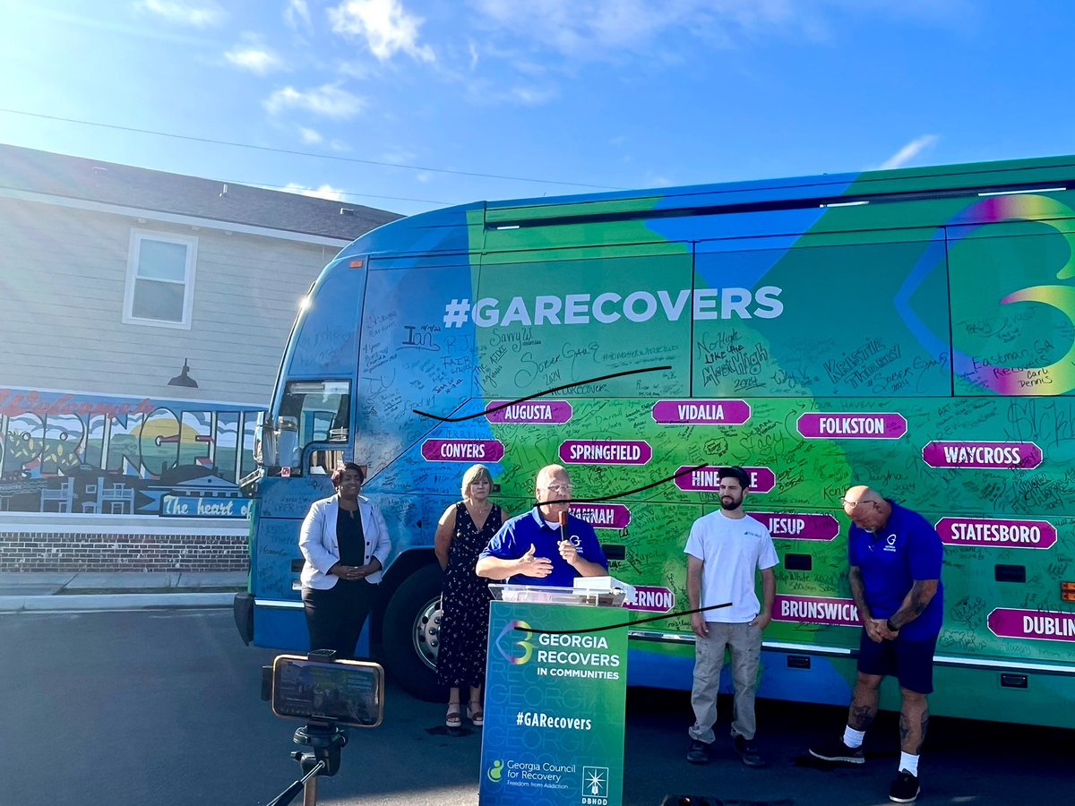 jeffbreedlove1's tweet photo. Recovery is Real in Springfield and Effingham County as The Georgia Recovers Bus made a special stop 

Recovery is Real in Effingham County 

Georgia Recovers in Communities 

#GARecovers #gapol
#NationalRecoveryMonth https://t.co/OZcvcbiHxi
