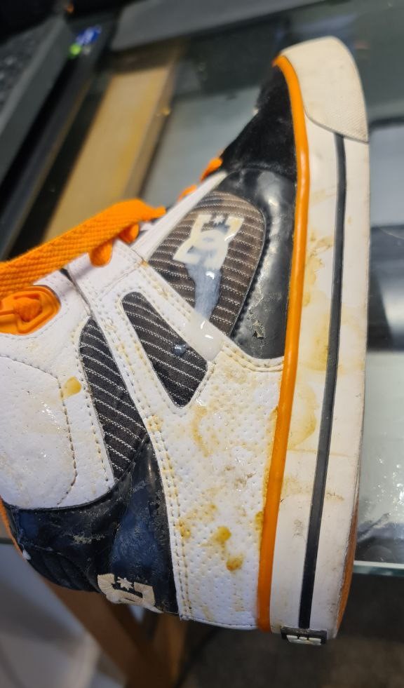 Sk8dc43's tweet photo. 🔞Fresh load on my stained Orange DC Spartans  #Skateboard #skateboarder #shoe #shoes #skater #sneakerfetish #gaysneakerfetish #igsneakercommunity #sneaker #sneakers #trainers #hitops #dc #dcshoes #dcspartans https://t.co/7jwtGkQfh1