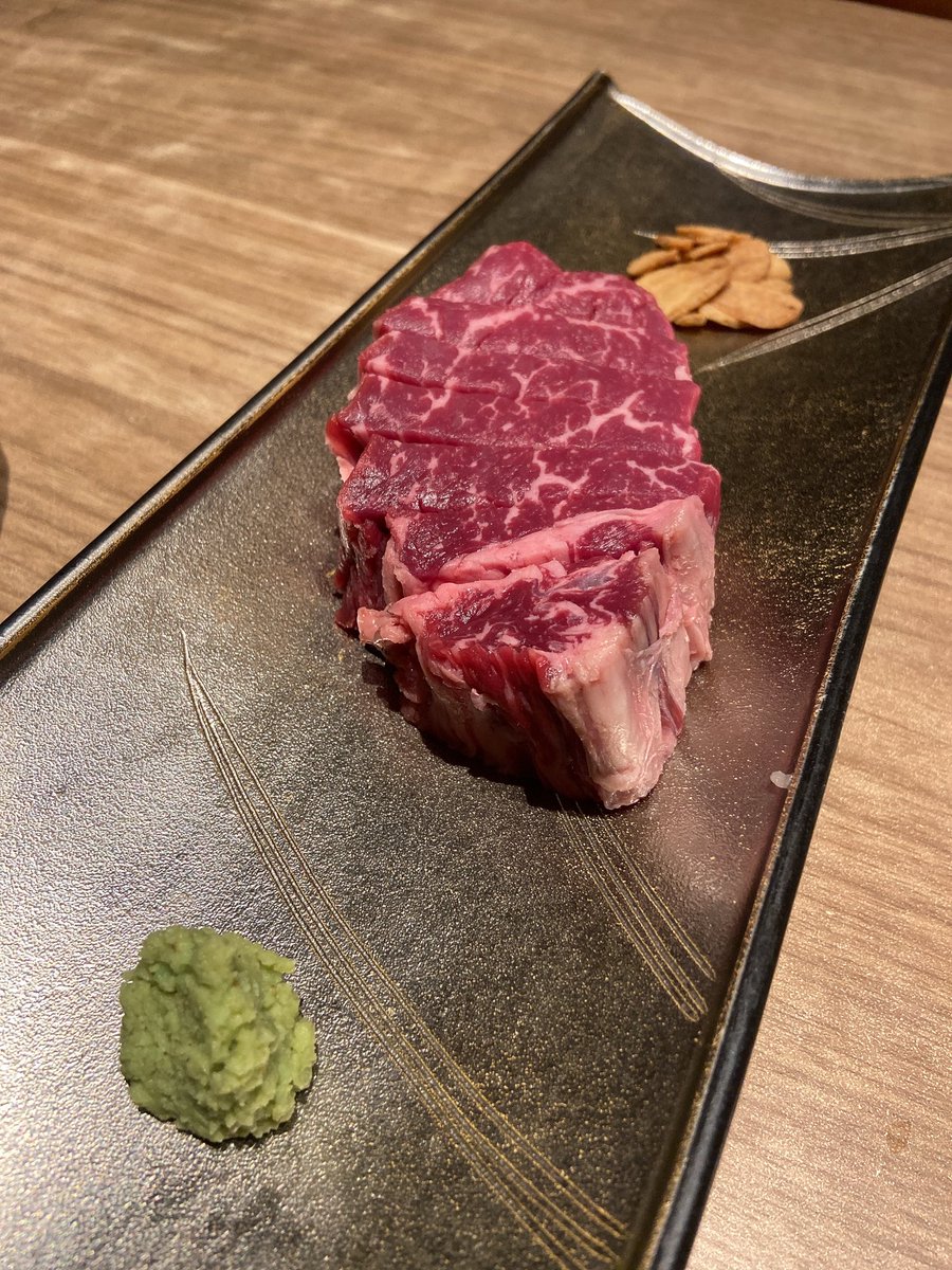 shoko506's tweet photo. SNSやLINEでのたくさんのおめでとうをありがとうございます🥰
昨日で２０代は終わり、今日から３０代に突入しましたっ！！
これからもカッコいい女性を目指して…毎日を全力で過ごしていきます💕

ケーキ、帽子、お肉🤩
どれも嬉しすぎでした💋
みなさんいつもホントにありがとうございます✨ https://t.co/y2ZvcYkJcw