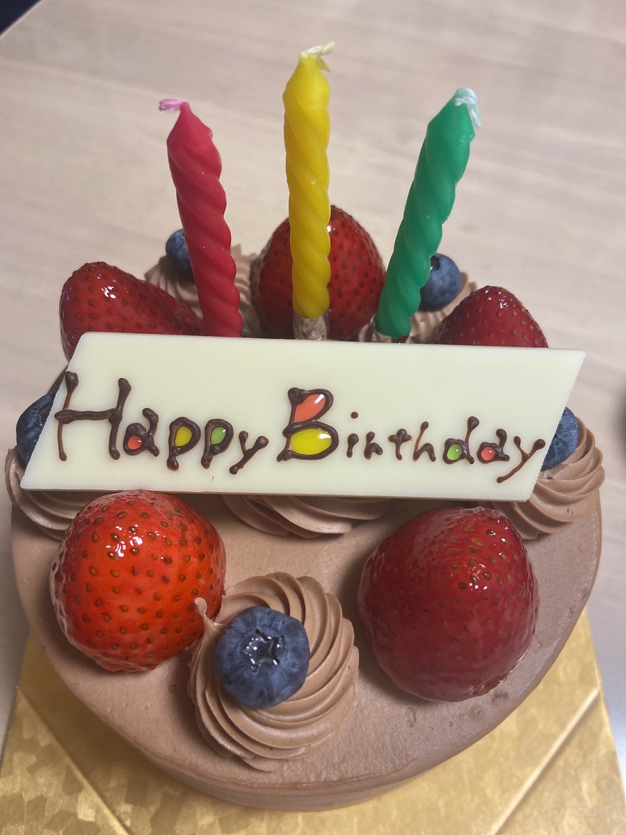 shoko506's tweet photo. SNSやLINEでのたくさんのおめでとうをありがとうございます🥰
昨日で２０代は終わり、今日から３０代に突入しましたっ！！
これからもカッコいい女性を目指して…毎日を全力で過ごしていきます💕

ケーキ、帽子、お肉🤩
どれも嬉しすぎでした💋
みなさんいつもホントにありがとうございます✨ https://t.co/y2ZvcYkJcw