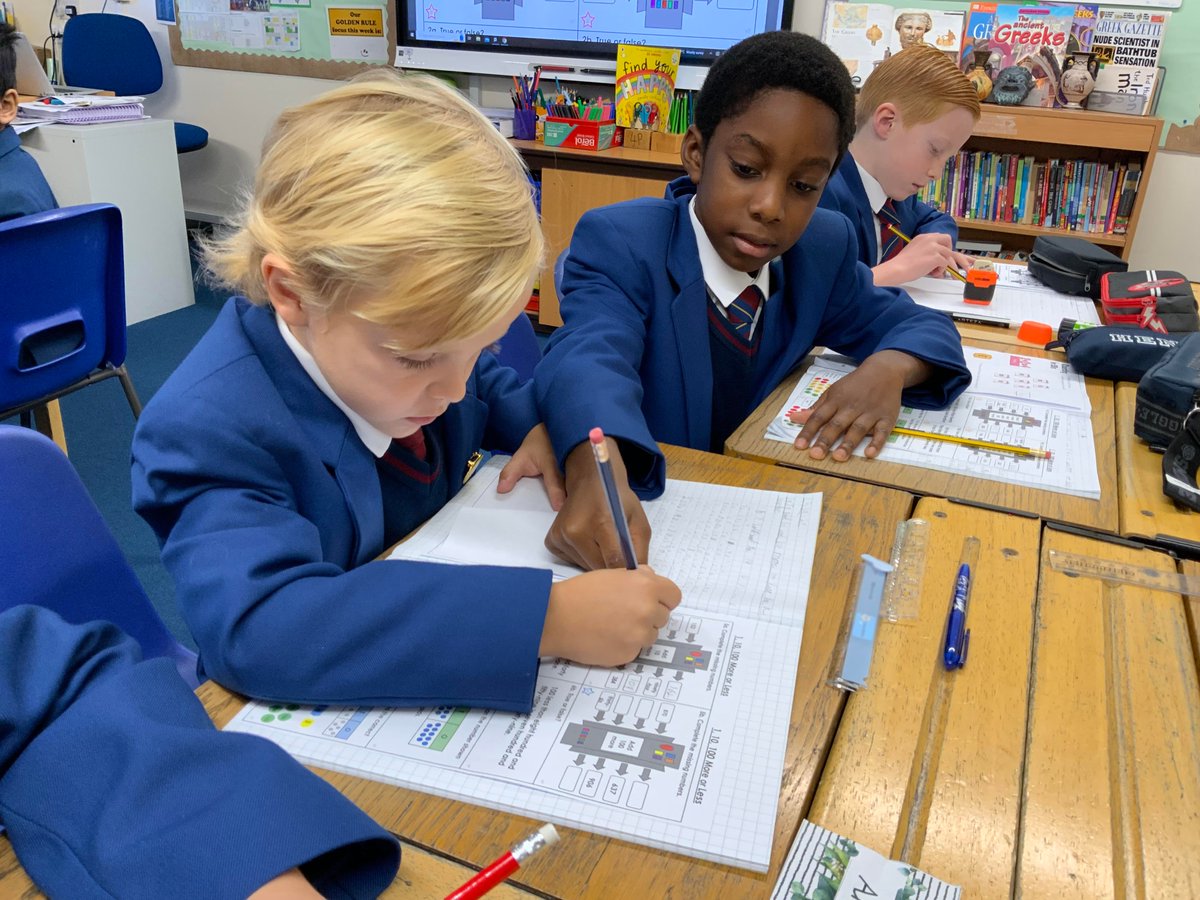 SaintNicksSch's tweet photo. #StNicksYear3, explored place value with numbers up to 1000 in their maths lesson! Pupils teamed up to solve problems and then took the fun outside, creating a human number line to practice odd/even numbers using terms like "greater than" and "smaller than."
#StNicksLower https://t.co/xlodaweWHr