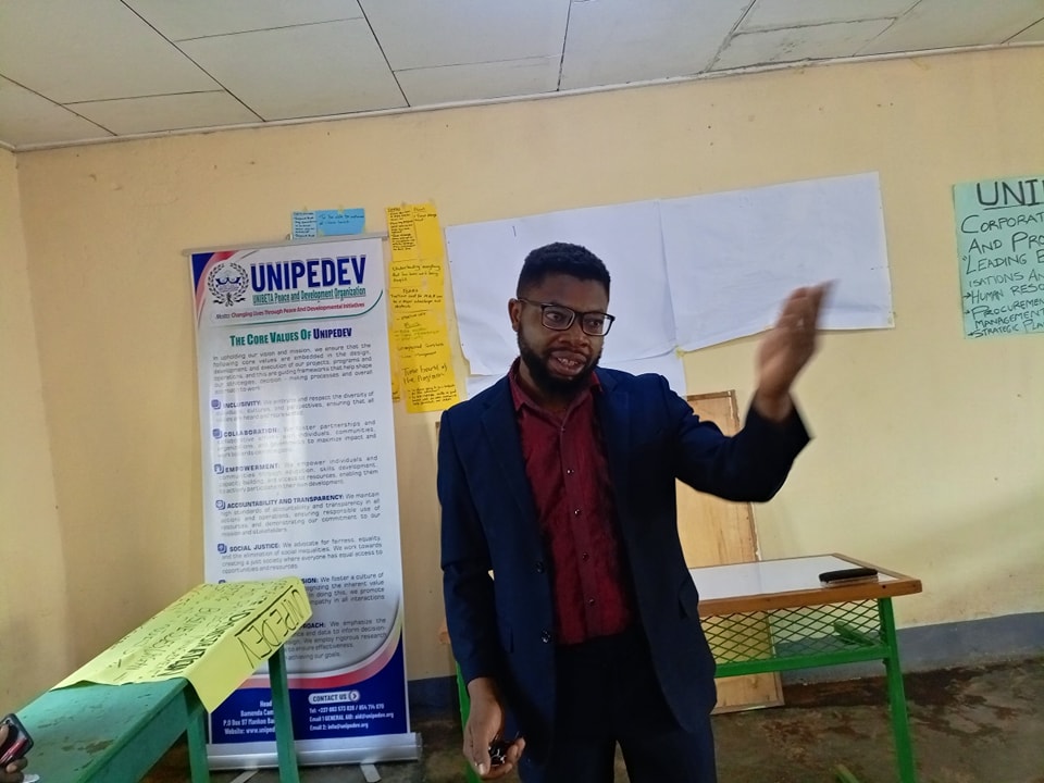 unipedev's tweet photo. PHASE SIX: UNIPEDEV CAREER ORIENTATION AND SCHOLARSHIPS
It was yet another destiny-defining session with young people in Bamenda I, II and III who turned out massively to receive sponsorship and be guided in Career choices. https://t.co/wiP24wCU2A