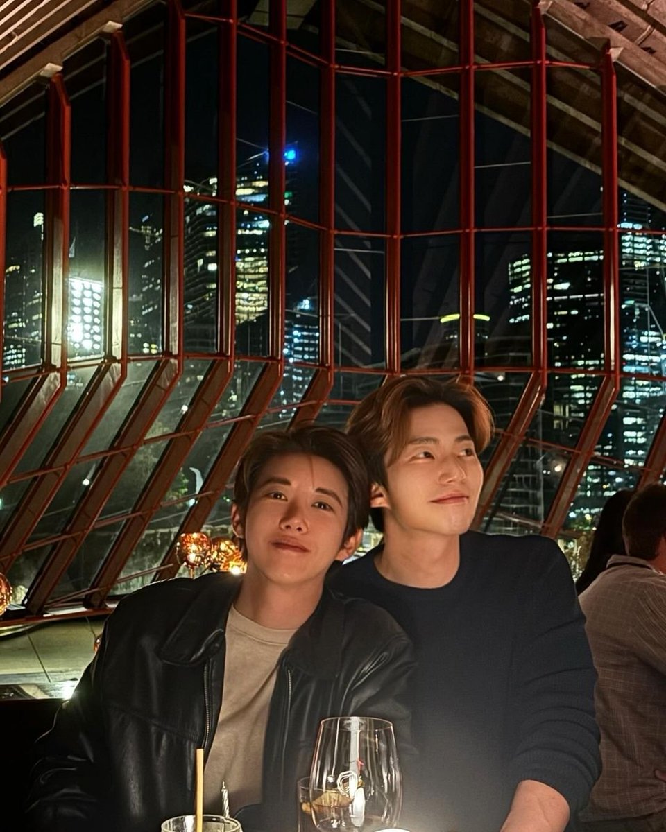 lina0142's tweet photo. 생일을 참 예쁜 공간에서 예쁘게 보내는구나-
술 안 마시는 우래기의 생일을 보내는 방법은 이런가봐
(주로 술에 떡이 되는 자..) https://t.co/X8B9V9pOEn