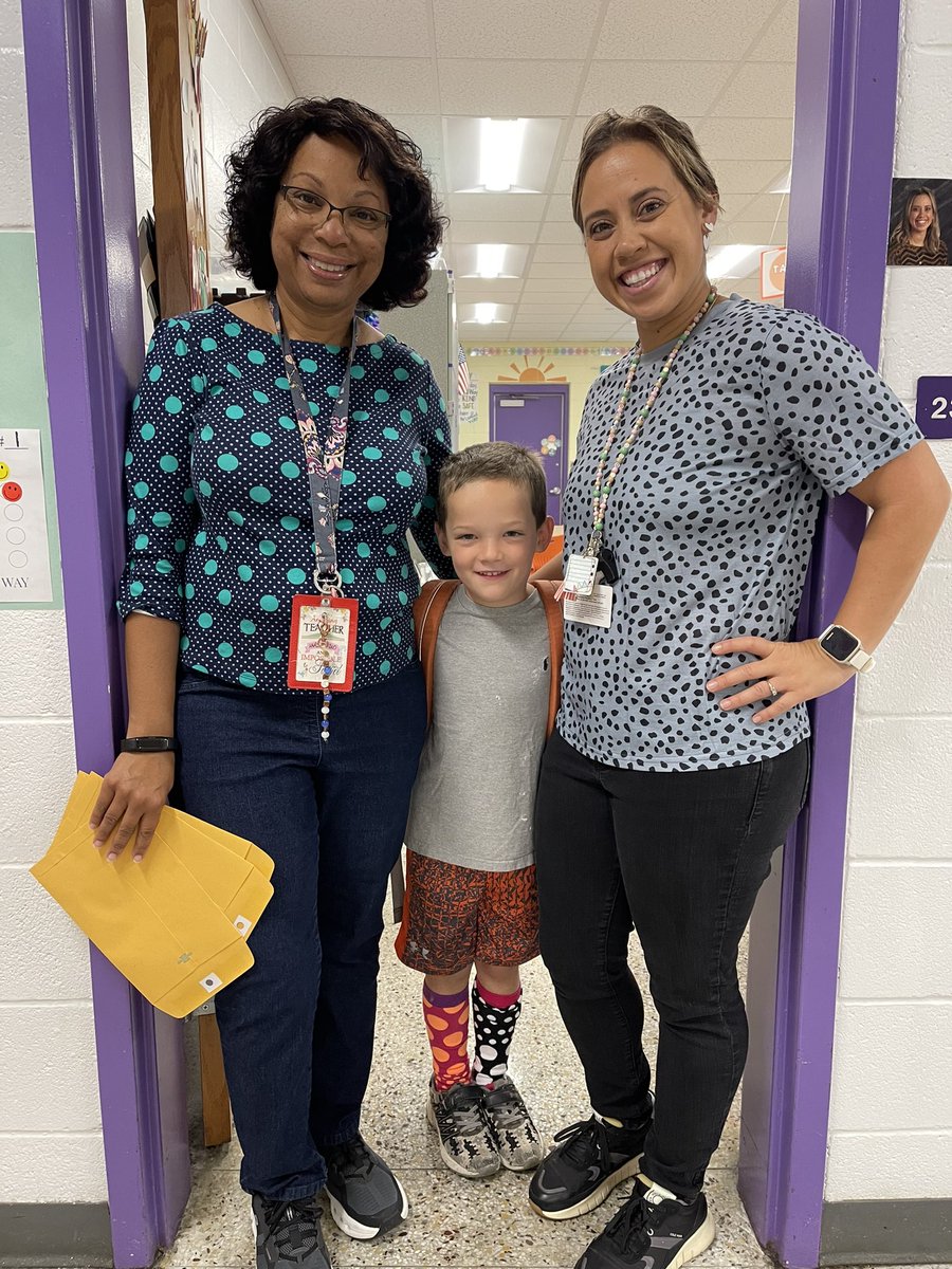 LuxfordES's tweet photo. We are celebrating #DotDay at Luxford!  🟠🟡🟢🔵🟣 @peterhreynolds @vbschools @MsFallejo @Beanyy_Babe @nprj2010 @Sarah_AllardVB @DavidSchleck https://t.co/Xmo8nHed1z