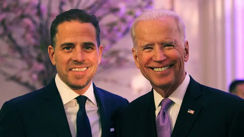 NewsAlgebraIND's tweet image. BIG NEWS 🚨 Joe Biden's son Hunter pleads guilty to 9 charges in $1.4 million tax evasion case.

Hunter Biden now faces up to 17 years in prison, sentencing set on December 16

3 months ago, he was found guilty in another case related to gun possession and drug usage.

He has