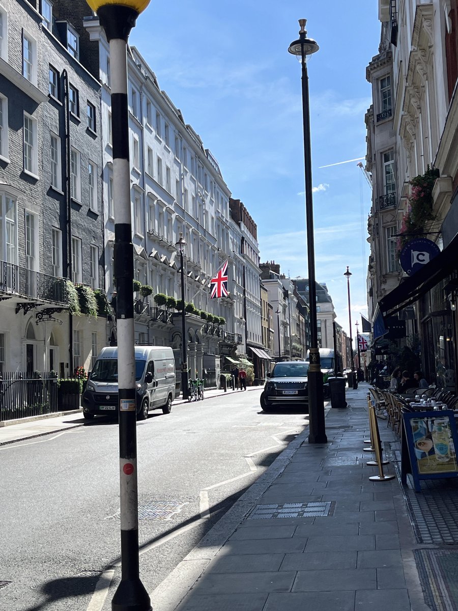 Fay75358741's tweet photo. The weather in London has been really good lately 😀||| https://t.co/t39QvRwLms