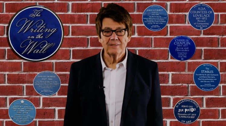 TalkingPicsTV's tweet image. Premiere series THE WRITING ON THE WALL continues at 5:20pm #TPTVsubtitles This week @MikeReadUK features #JohnMills #HayleyMills #RobinGibb and #BrinsworthHouse