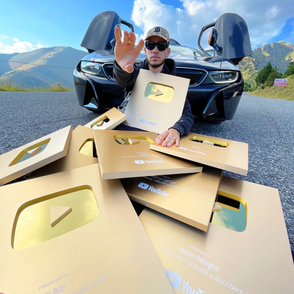 AI_GuruX's tweet photo. How Much YouTube Pays to Launch a Faceless Channel:

1,000 views = $7
10,000 views = $70
100,000 views = $700
1,000,000 views = $7,000
10,000,000 views = $70,000
100,000,000 views = $700,000

I've prepared a list of 200+ faceless YouTube channel ideas and an AI tool for SEO-friendly titles and descriptions.

Like,RT and reply " SEND " and I'll DM it to you.

(Follow me to get it)