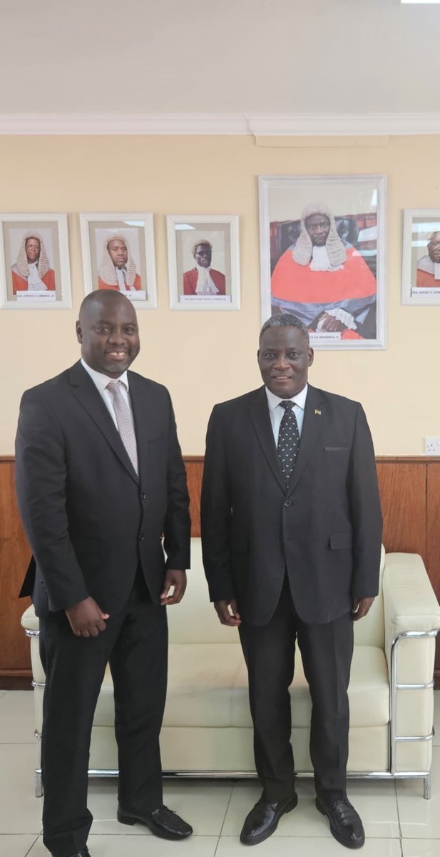 CCC_COMESA's tweet image. CEO-#CCC,Dr Willard Mwemba,courtesy visit to Chief Justice of Malawi,His Lordship Rizine Mzikamanda.Discussions on; capacity building judiciary on competition &amp;amp;consumer protection in #COMESARegion,recent &amp;amp; proposed amendments to the Malawi &amp;amp; COMESA competition laws.
#Judiciary