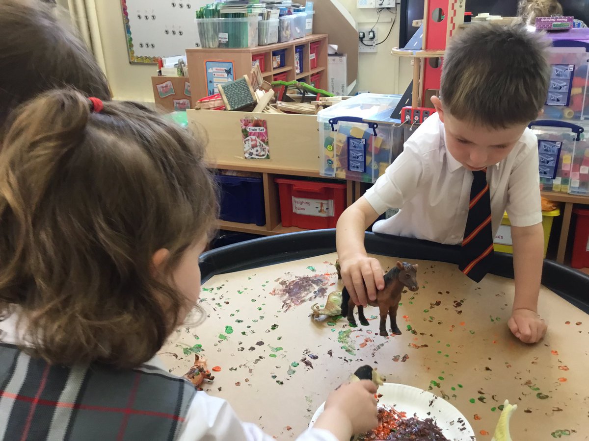 SJC_Infants's tweet image. #SJCR5 are enjoying making footprints with the farm animals this afternoon! #SJCInfants #SJCReception