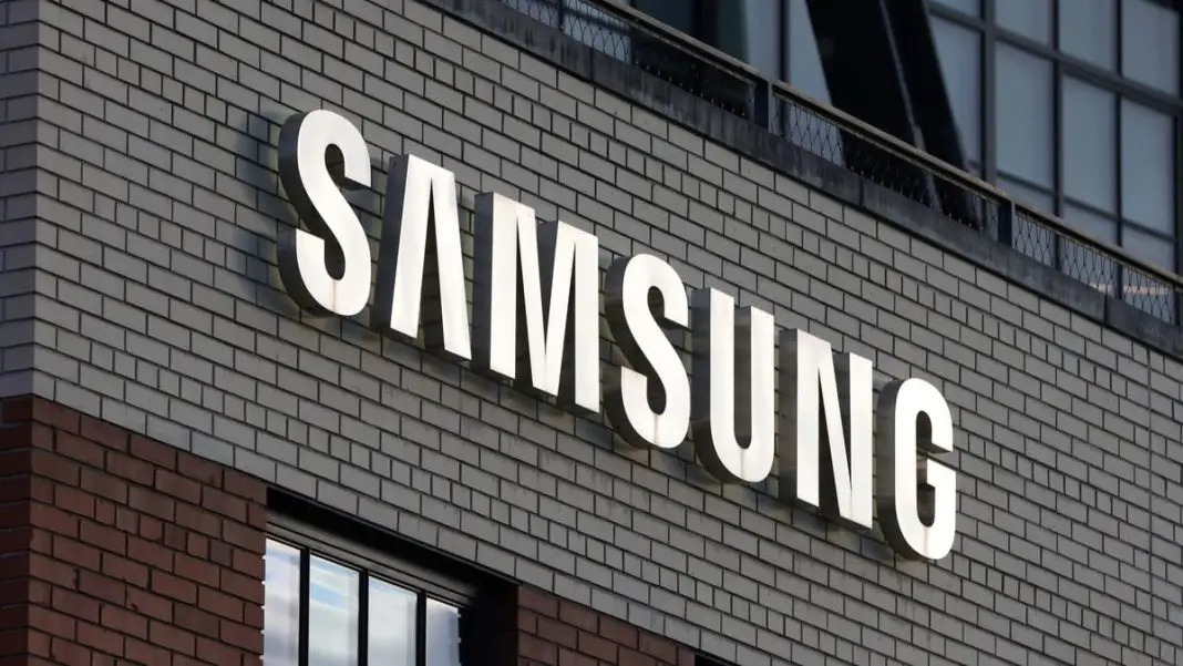 CeotechI's tweet photo. Samsung punta al rollable: una nuova sfida per i pieghevoli
#Competizione #Costi #GalaxyZFoldSpecialEdition #Honor #HonorMagicV3 #Huawei #HuaweiMateXT #Mercato #Pieghevole #Primato #Rollable #RollablePhone #Samsung #SmartphonePieghevoli
https://t.co/m1dIg4bwQr https://t.co/zStUkKZg3P