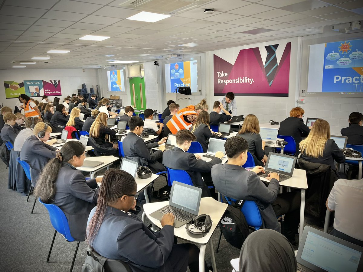 Well done to our Year 11 students today, during academic enrichment practice zone. Pupils were working independently for their Standard Assessment 1 preparation. Great work! 👏👍