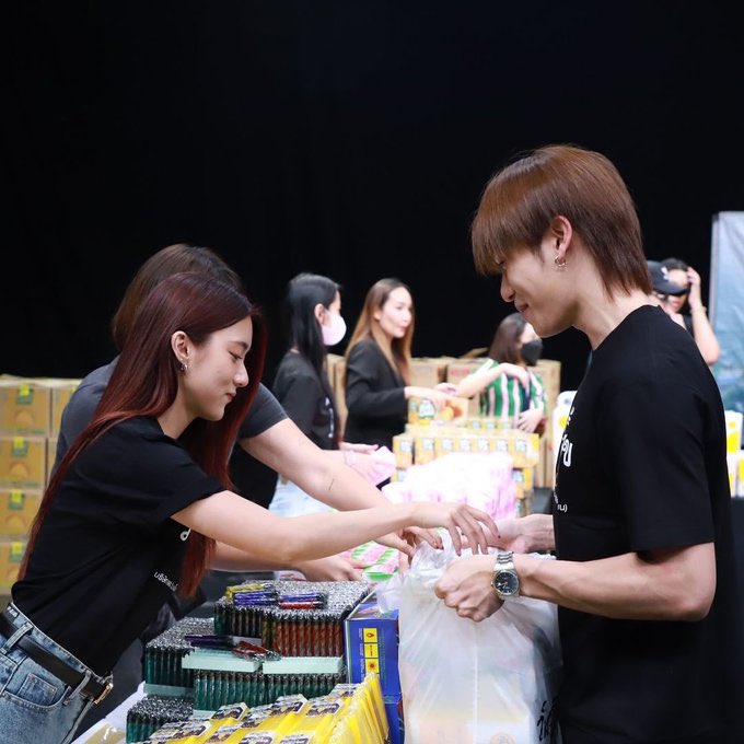 bushavip17's tweet photo. Good Boy ของเดอะเวย์ วันนี้น้องออฟโรดไปช่วยแพ็คของช่วยเหลือผู้ประสบอุทกภัย พร้อมส่งแรงใจ ส่งความห่วงใย และความช่วยเหลือไปยังพี่น้องที่ได้รับผลกระทบในครั้งนี้ น้ำใจงามมากลูก💖 #OFFROAD #ออฟโรด #OffroadKTP #ช่องวัน31 https://t.co/HPlKm298lq