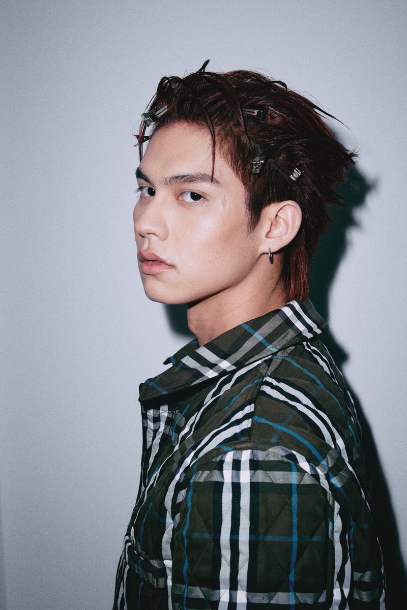 cloud9_ent_ofc's tweet photo. Countdown!

Get ready for the Burberry Summer 2025 fashion show tonight.

🇬🇧 04:00PM (BRITISH SUMMER TIME/UTC+1)
🇹🇭 10:00PM (THAILAND TIME/GMT+7)

#BurberrySummer2025xBRIGHT 

#BurberryxBRIGHT
#bbrightvc
#Cloud9Ent https://t.co/SsAJQzIWG9