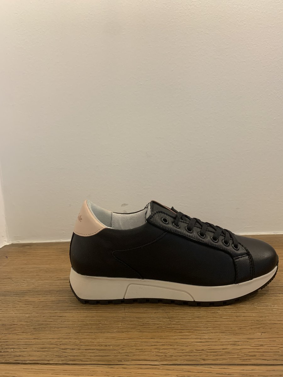 letbelewi's tweet photo. Brand New French Sole Black Leather Trainers/ Sporty Sole size 40 https://t.co/WVhhB4VLLU