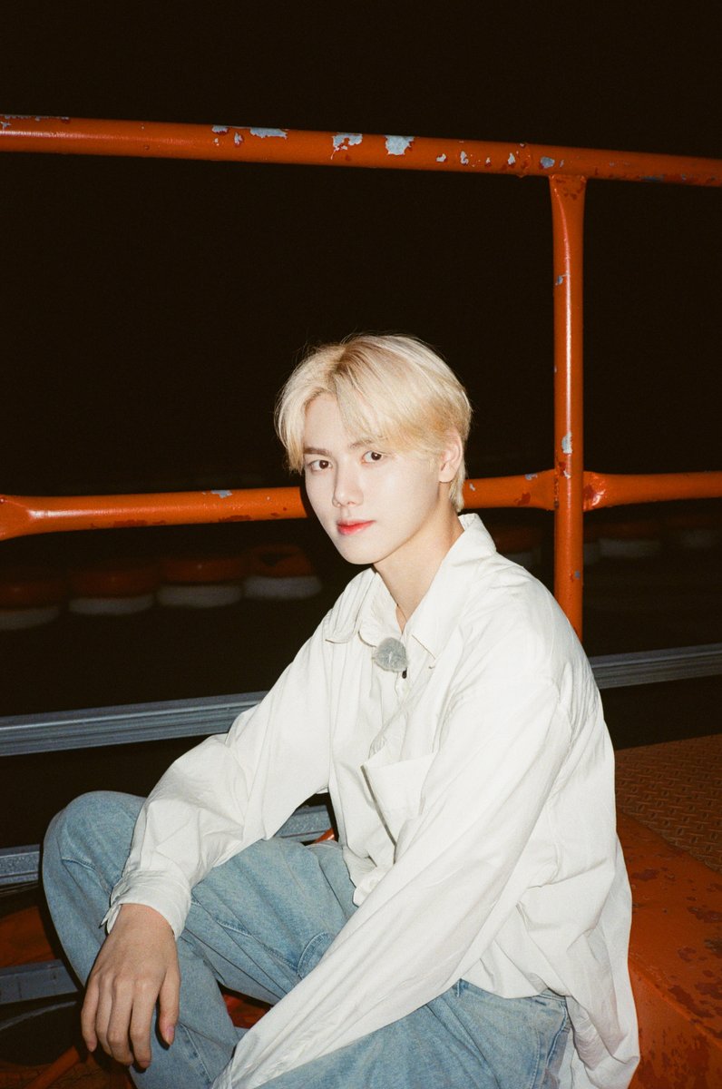 [📸]
우리의 시선이 마주 닿는 순간☀
⠀
#CRAVITY #크래비티
#민희 #MINHEE 
#HAPPYMINHEEDAY
#민희가_최고야
#C_SUN #시_선