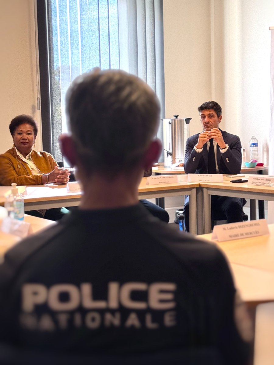 Depuis plusieurs mois, je me mobilise sans relâche auprès de <a href="/GDarmanin/">Gérald DARMANIN</a> pour obtenir des renforts de police.

Très heureux d’accueillir aujourd’hui, aux côtés de <a href="/Prefet46/">Préfète du Lot 🇫🇷</a>, les 9 nouveaux policiers qui viennent d’arriver au Commissariat de Cahors.

Des renforts exceptionnels, qui