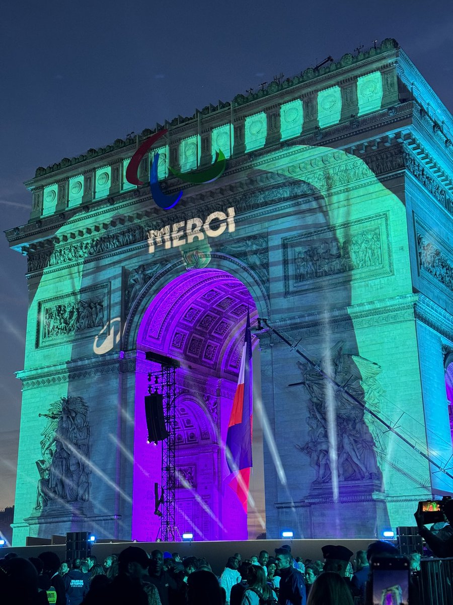 morgen_caillaud's tweet photo. ✨ 14/09/2024 ✨ 

Le rideau tombe sur Paris 2024, et quelle meilleure façon de clôturer cette aventure qu’avec la Parade des Champions ! 🏅

Petit aperçu en images 👀 :

1️⃣ : 🗼

2️⃣ : 🏊‍♂️ 4x🥇+🥉

3️⃣ : 🏓🔥

4️⃣ : 🙏

📸 Crédits Photo 2 : Franck Dubray 📸 https://t.co/kmcNWXDUsp