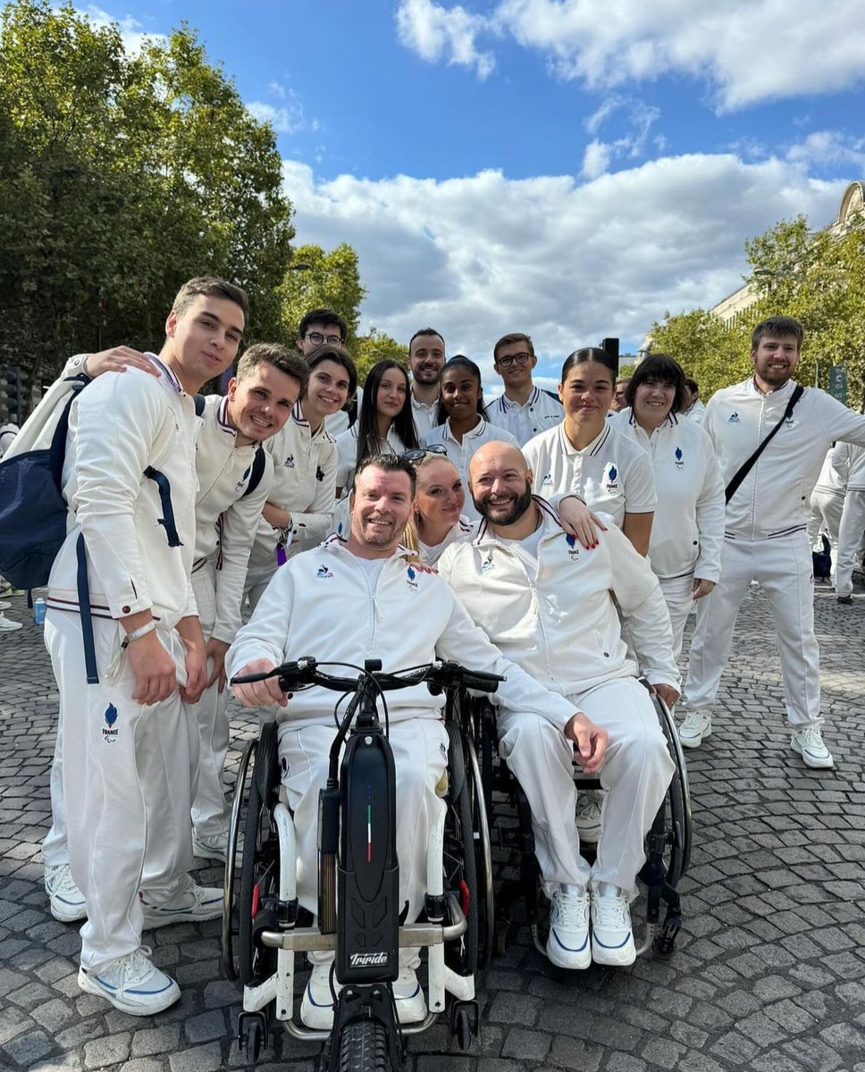 morgen_caillaud's tweet photo. ✨ 14/09/2024 ✨ 

Le rideau tombe sur Paris 2024, et quelle meilleure façon de clôturer cette aventure qu’avec la Parade des Champions ! 🏅

Petit aperçu en images 👀 :

1️⃣ : 🗼

2️⃣ : 🏊‍♂️ 4x🥇+🥉

3️⃣ : 🏓🔥

4️⃣ : 🙏

📸 Crédits Photo 2 : Franck Dubray 📸 https://t.co/kmcNWXDUsp