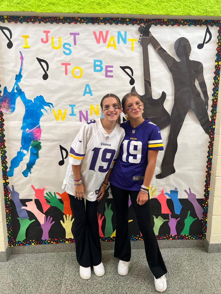Look at our scholars 🤩 Wear your fave jersey day!