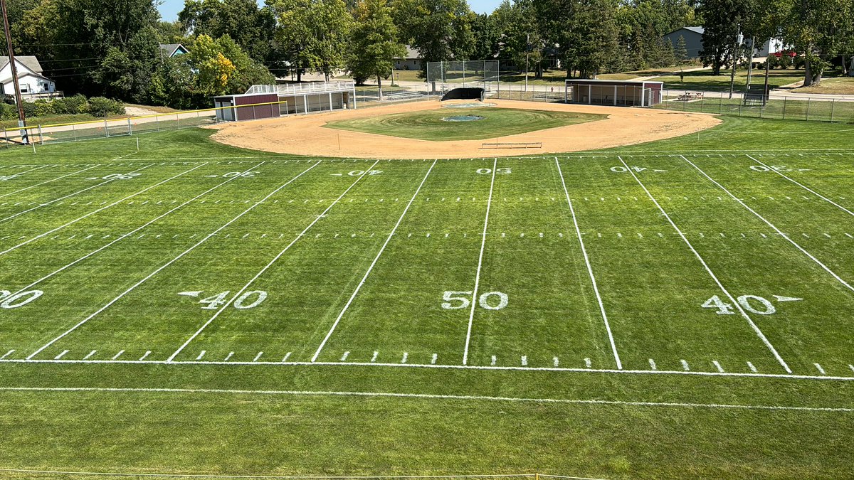 MinnesotaMillea's tweet image. Before and after photos of the rebuilt football field in Hancock.