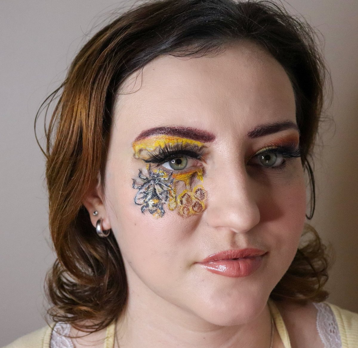 makeupsloot's tweet image. Bumblebee 🐝