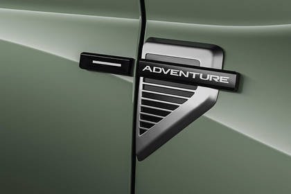 Autosaga_indiaa's tweet photo. 🚨 BREAKING: Hyundai Venue Adventure Edition Launched! 🚨
The festive season brings a new special edition of the Hyundai Venue with an adventurous, outdoorsy vibe! Here's all you need to know:
#VenueAdventure #HyundaiIndia #Venue #SUV #CarNews #AdventureEdition https://t.co/Q2p6DPTeyB