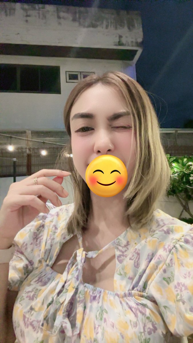 14Way22's tweet photo. เมื่อเจอผู้ชายเดินผ่าน หล่อมาก 🤣🤣 https://t.co/dgpj1h7uqo
