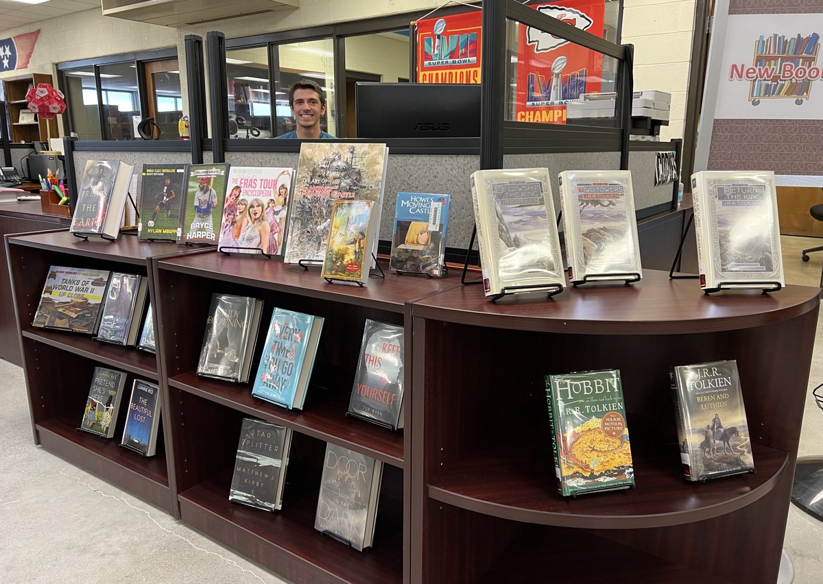 MountaineersMC's tweet image. New books are in, @HHSMountaineers! Stop by the library media center to see what's new. If you requested books, they are displayed and ready to be checked out. 📚#highschoolreaders #loveyourlibrary #CLIMB