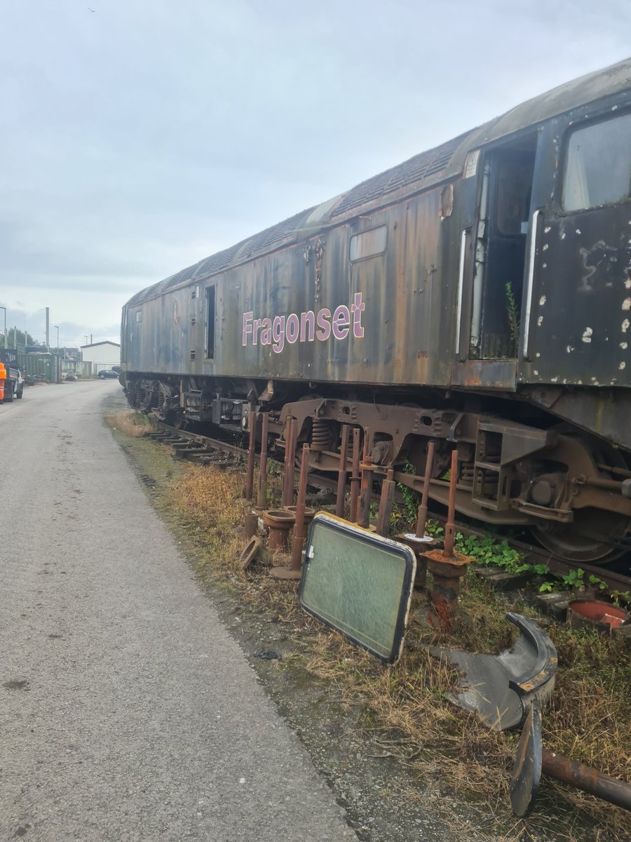 Here's a sad sight for you <a href="/bessbbe/">Bessie 🚂 🦡</a>