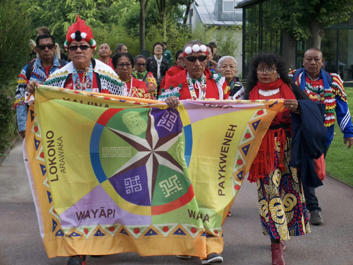 outremers360's tweet image. #Guyane : Le combat pour faire revenir les dépouilles d'#Amérindiens conservées au musée de l'Homme 

➡️tinyurl.com/43jznwr4

➡️Descendante d'une Amérindienne exhibée à la fin du XIXe siècle dans un « zoo humain » à Paris, Corinne Toka Devilliers, présidente de l’association