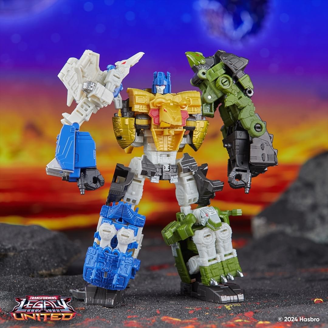 collectxdestroy's tweet image. As seen at #HasbroPulseCon2024, join the Dinobots in celebrating 40 years of Transformers action with the Transformers Legacy United Dinobot Dinoking Multipack! This multipack features 6 Transformers action figures that convert between robot and dinosaur mode with articulated…