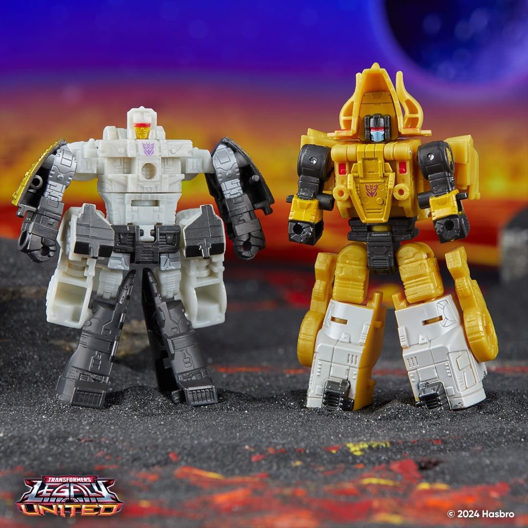 collectxdestroy's tweet image. As seen at #HasbroPulseCon2024, join the Dinobots in celebrating 40 years of Transformers action with the Transformers Legacy United Dinobot Dinoking Multipack! This multipack features 6 Transformers action figures that convert between robot and dinosaur mode with articulated…