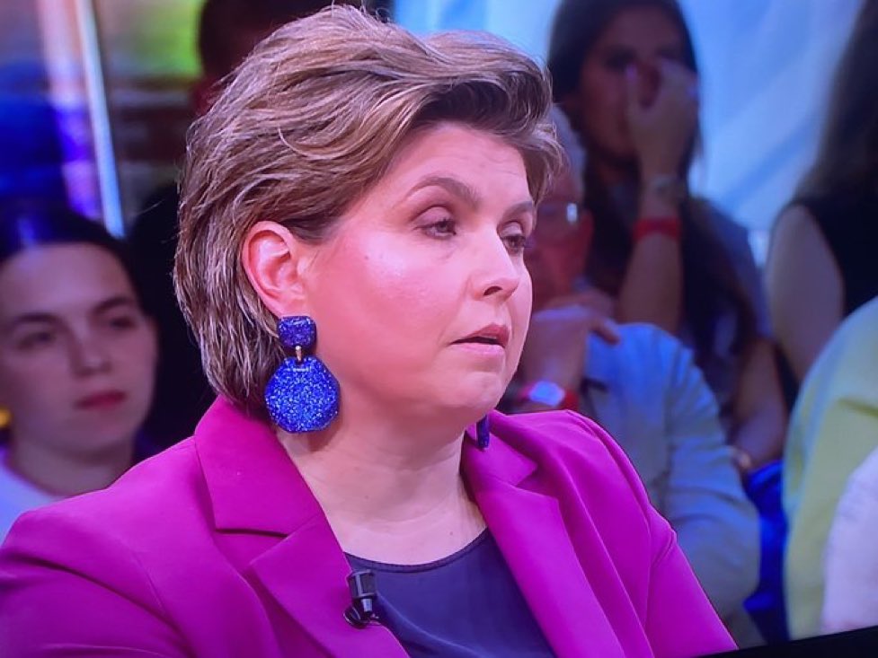 royboxmeer's tweet image. Wat een slechte gasten, presentatie en redactie  #Renze