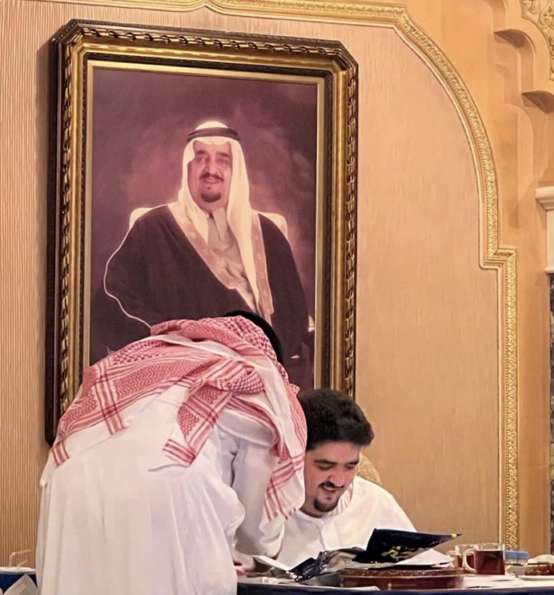 HbybFysl's tweet photo. #عبدالعزيز_بن_فهد 

يا جعل عزك يدوم وعمرك طويل
ياللي نعدك راس المال وأكبر غناه https://t.co/yJpRdopL6u