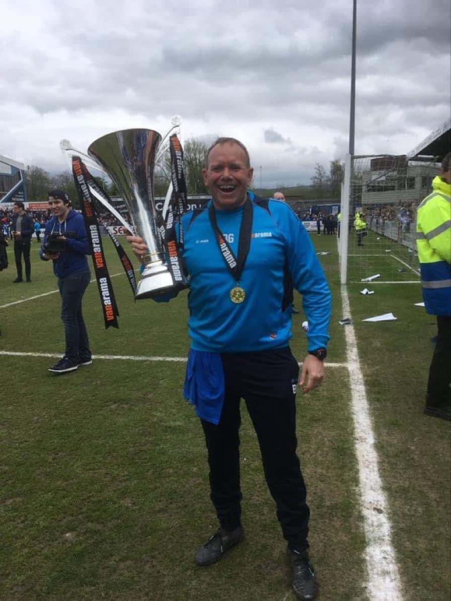 Former Macclesfield Town Goalkeeper coach,Bill Gorton returns tomorrow with free goalkeeper sessions for all Richmond players, every Tuesday @ Norbury amalgamated sports club
U7s-U12’s is 5:45-6:45 &amp; u13’s-open age is 6:45-7:45 😃
#goalkeepersunion #cheshire #poynton #hazelgrove