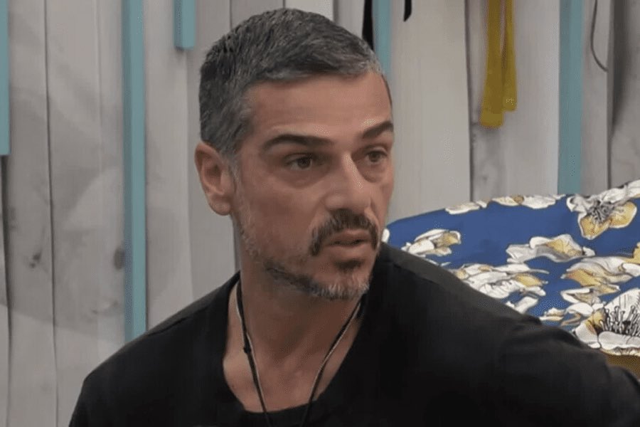 FZimmerlane's tweet photo. Che il cielo ci scansi quest'anno da soggetti problematici come loro, vi prego

#GrandeFratello https://t.co/gyShJvp1uG