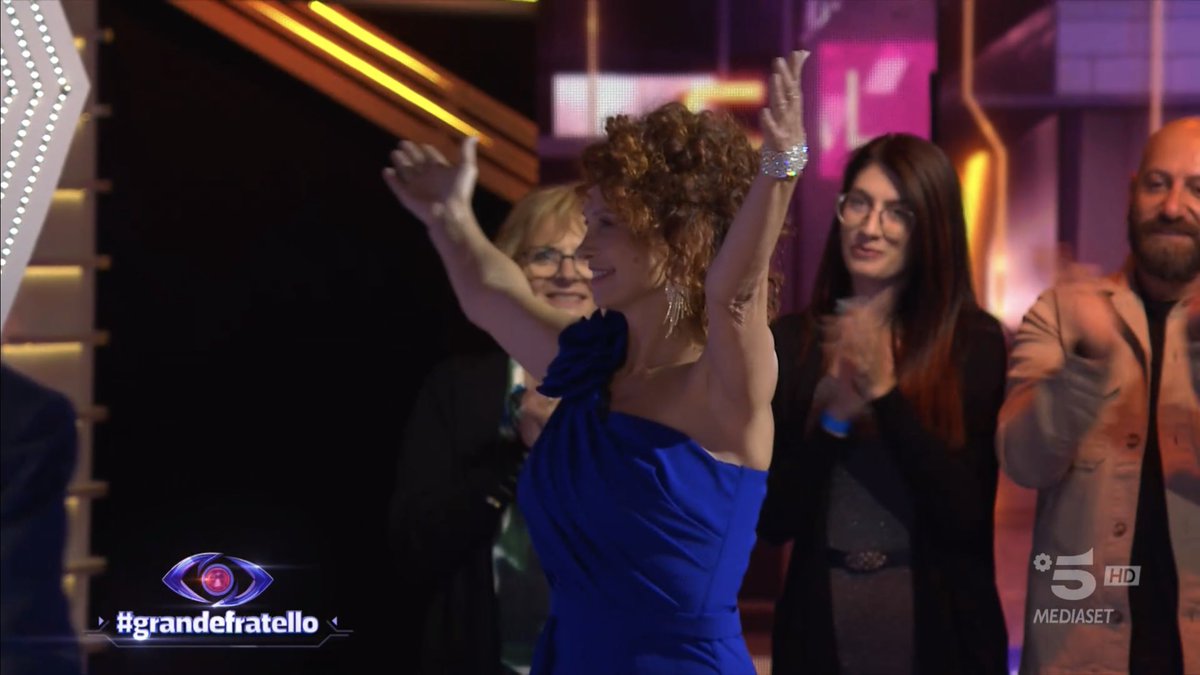 È TORNATA LA LUZZI 👑 
#grandefratello